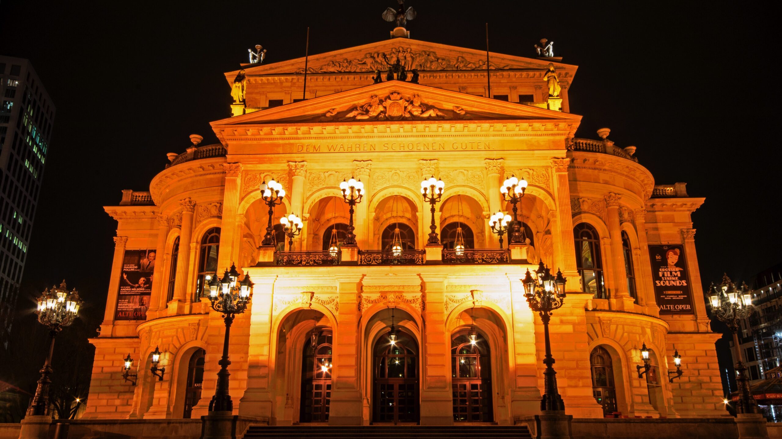 Was zieht man in der Oper an? Der große Dresscode-Ratgeber 3 lapping frankfurt 2059779 edited scaled